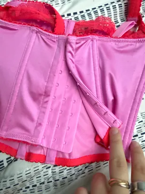 Skims corset thumbnail 3