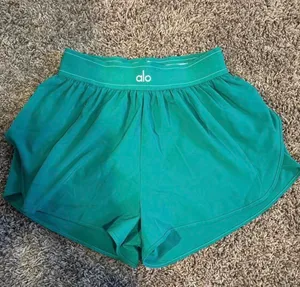 Alo Yoga Shorts thumbnail 2