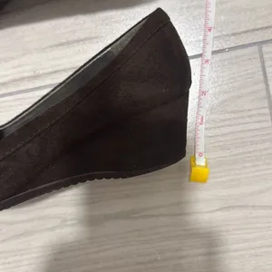 Marc Fisher Brown Wedge Buckle Heel Size 7.5 Women’s thumbnail 7
