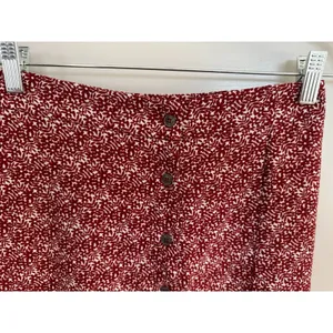 Sky and Sparrow Midi Red White Patterned Button Up Skirt Women's Sz 0 thumbnail 5