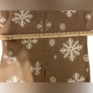 EDDIE BAUER Tan/White Snowflake Design Knit Button-Down Cardigan - Size Medium thumbnail 5