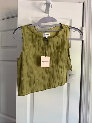Superdown Eleanor Asymmetrical Cutout Crop Top Olive Green XS NWT Revolve thumbnail 3
