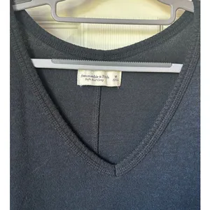 Abercrombie & Fitch Soft A&F Cozy Black Long Sleeved V Neck Tee - Medium thumbnail 2