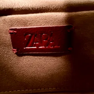 Zara Textured Burgundy Red Handbag Ref 6813/410 NWOT thumbnail 2