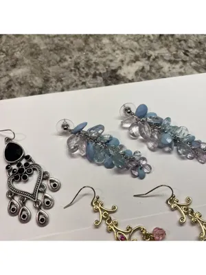 Lot Of 4 Beaded Pierced Earrings Dangle Mix Bead thumbnail 10