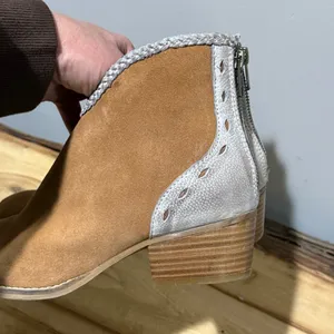 Journee collection Two‎ Tone Suede Western Booties Size 7.5 B102 thumbnail 3