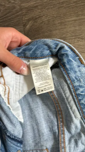 Aritzia Denim Forum Jean Shorts “the Joni loose short” thumbnail 5