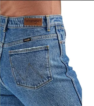 NWOT Wrangler High Rise Vintage Taper Mom Jeans Sz 8 Distressed Medium Wash thumbnail 3
