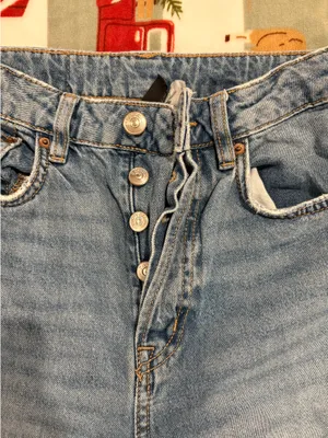 H&M Ripped Jeans thumbnail 2