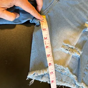Denim Shorts Medium (Sz 8-10) Distressed NWOT Frayed Hem Light Wash thumbnail 5