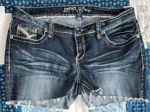 Series 31 Amethyst Jean Cut Off Shorts 17” Waist thumbnail 1