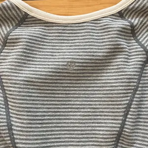lululemon Rulu Reversible Long Sleeve Tee Top | Size 4 | EUC thumbnail 7