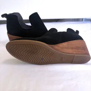 TOMS Kallie Black Suede Side‎ Cutout Wedge Ankle Booties Womens 9.5 thumbnail 3