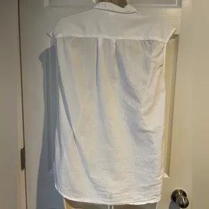 H‎ & M White Collar 5 Button Sown V Neckline Cotton Blouse Women’s Size 4 thumbnail 6