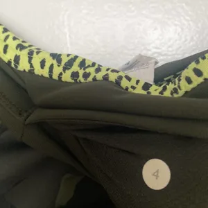 Lululemon Green Camo Style Leggings Size 4‎ thumbnail 6