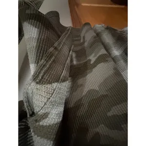 American Eagle Camo Waffle Knit Thermal V-Neck Top Green Camouflage Medium thumbnail 3