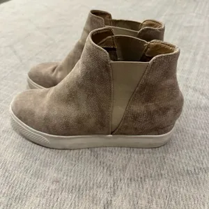 Very G Taupe Hidden Wedge Slip On Sneaker Booties Women’s 9 thumbnail 4