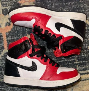 Jordan 1 high Chicago snake skin thumbnail 1