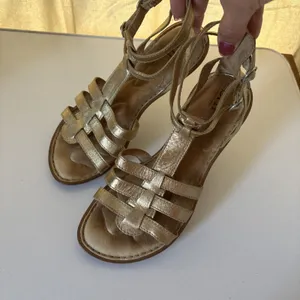 Born Gold Strappy Flat Leather Open Toe Buckle Sandals 36.5 Size 6 thumbnail 2