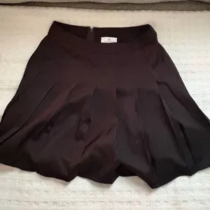 Urban Outfitters Daisy thumbnail 1