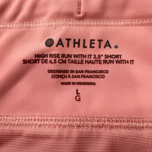 Athleta ‎ Women's High Rise Run with It 2.5" Shorts Peach Size Large Gym Workout thumbnail 4