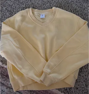 Yellow crewneck thumbnail 1
