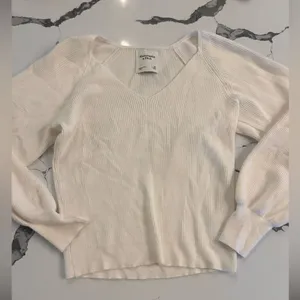 Abercrombie cream Puff Sleeve Sweater thumbnail 2