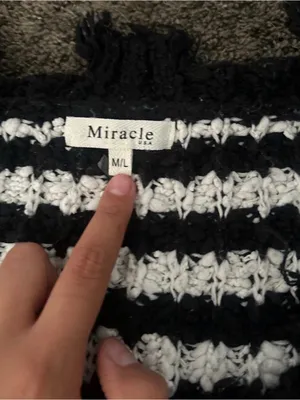 Miracle Black and White V-Neck Sweater Size M/L 0269 thumbnail 2