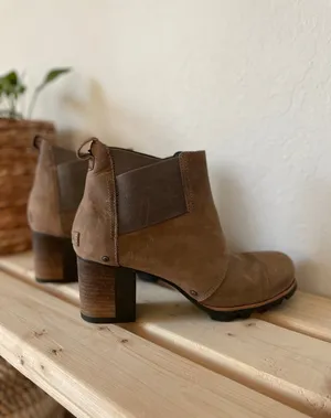 Sorel Addington Heeled Chelsea Boots Tan Size 10 thumbnail 2