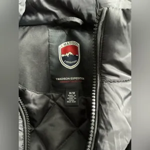 Women’s winter coat 🖤 EUC 🖤 Black Size M thumbnail 11