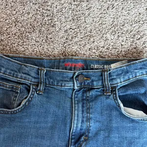 Wrangler blue bootcut jeans thumbnail 2