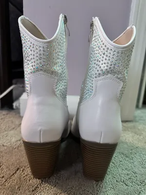 White Boots Size 7.5 thumbnail 2