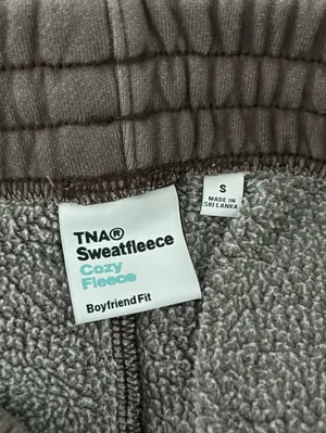 SET Aritzia Tna Cropped Perfect Fit Crewneck and Boyfriend Fit Joggers thumbnail 7