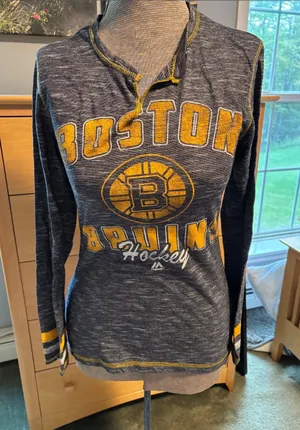 Boston Bruins Majestic V-Neck Gray & Gold Long-Sleeve Hockey Shirt thumbnail 1