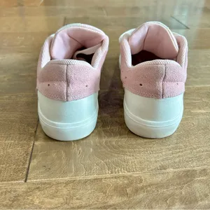 Nike Women’s Jordan Series.03 Atmosphere Sneakers Pale Pink White Size 8 EUC thumbnail 3