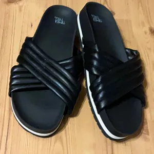 Time and Tru Black Quilted Crisscross Slide Sandals thumbnail 2
