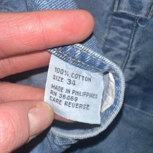 Today’s News vintage 90’s light wash Y2K slouchy 34 denim overalls thumbnail 3