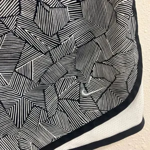 Nike running shorts geometric pattern embroidered swoosh size small #751 thumbnail 2