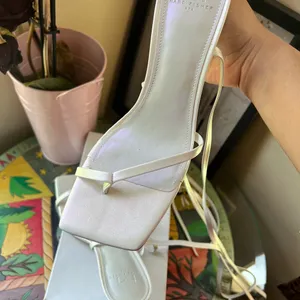 ✨MARC FISHER unicorn white heeled sandals thumbnail 5