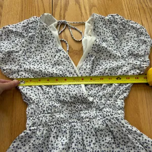 Altar'd State Floral Romper XS White‎ Purple Ditsy Puff Sleeve V-Neck Smocked thumbnail 5
