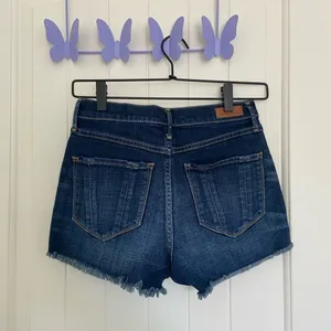 NWOT |‎ Abercrombie & Fitch women’s denim shorts distressed hem — 25” waist thumbnail 4