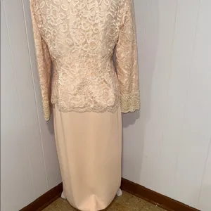 Christian Dior Elegant Lace Overlay Peach Dress Set thumbnail 8
