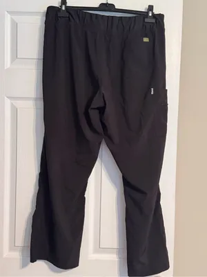 Women's Activate by Med Couture Black 8747 Yoga Cargo Scrub Pants Size XL Petite thumbnail 3