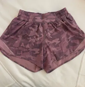 Lululemon Hotty Hot Shorts Pink thumbnail 3