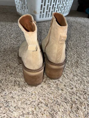 Tan Boots Size 7.5 thumbnail 2