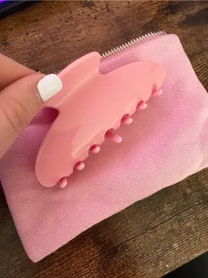 Brand Nee Parke Claw Clip in the Color Fairy thumbnail 3