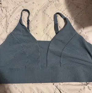 Old Navy Active Sports bra thumbnail 1