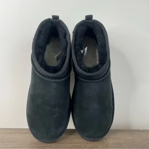 Ugg Youth Women’s Black Mini Boot Size 6 or Women's Size 8 SKU#24325 thumbnail 7