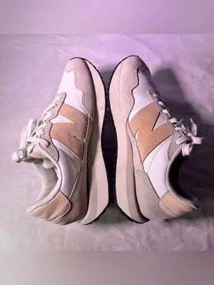 New Balance low-profile sneaker in white and beige thumbnail 8