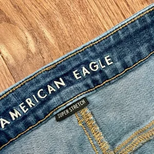 American eagle Tom girl midi distressed hem shorts size 8 thumbnail 3